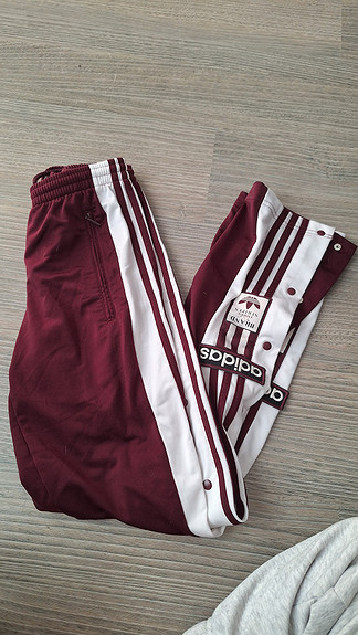 Adidaksen nappiverkkarit