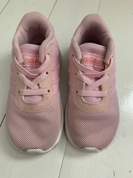 Adidas lenkkarit 23